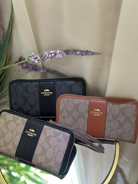 جزدان مع سحاب من كوتش