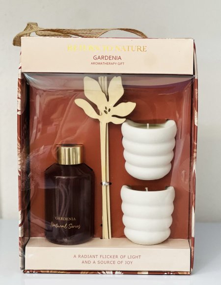 شمع مع مُلطّف جو برائحة GARDENIA <br> <span class='text-color-warm'>سيتوفر قريباً</span>