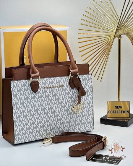 شنطة من MICHAEL KORS