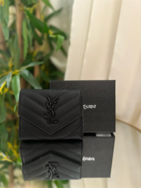جزدان من ysl جلد كافيير <br> <span class='text-color-warm'>سيتوفر قريباً</span>
