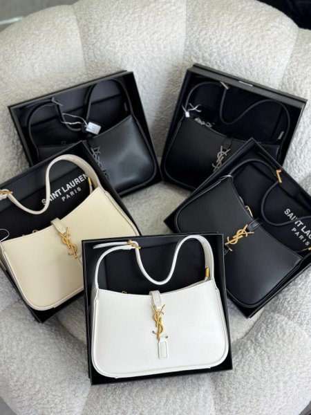 حقيبة من YSL سادة مع بوكس الشركة
