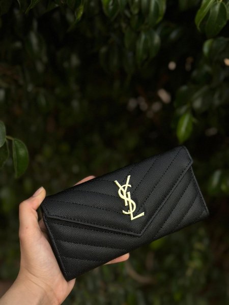 جزادن جلد كافيير من YSL