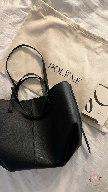 حقيبة الترند من Polène مع محفظة