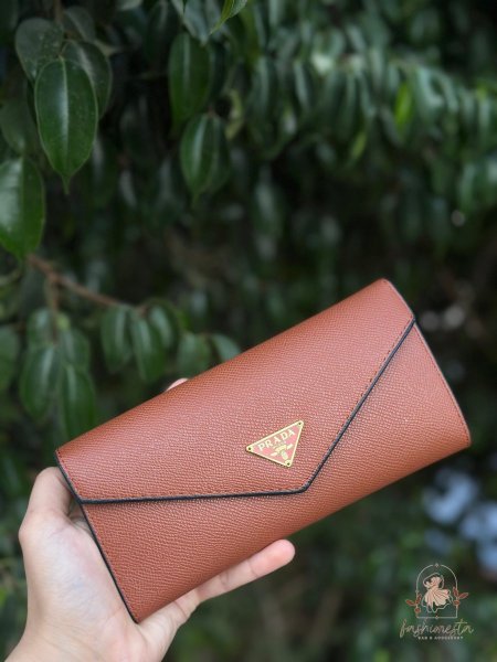 جزدان من  Prada قطعتين