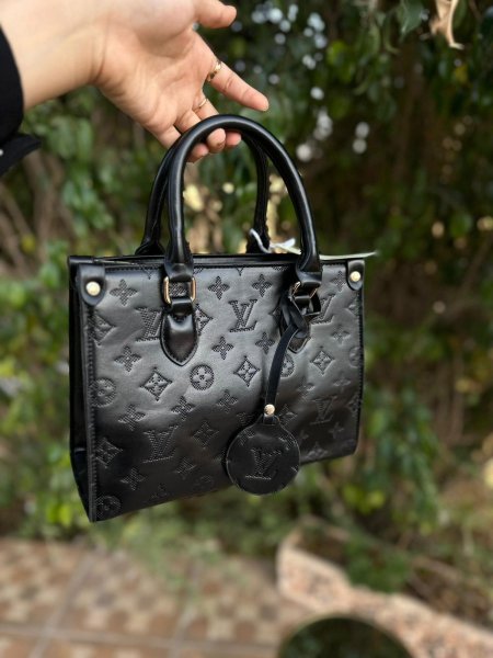 حقيبة جلد فخمة من LV