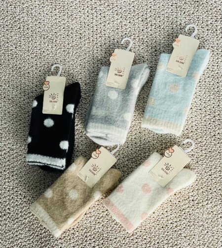 جرابين صوف منقطة