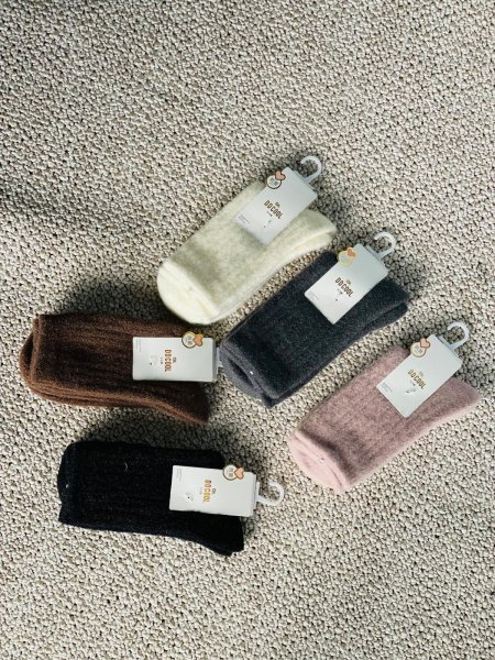 جرابين سادة مع لمعة خفيفة