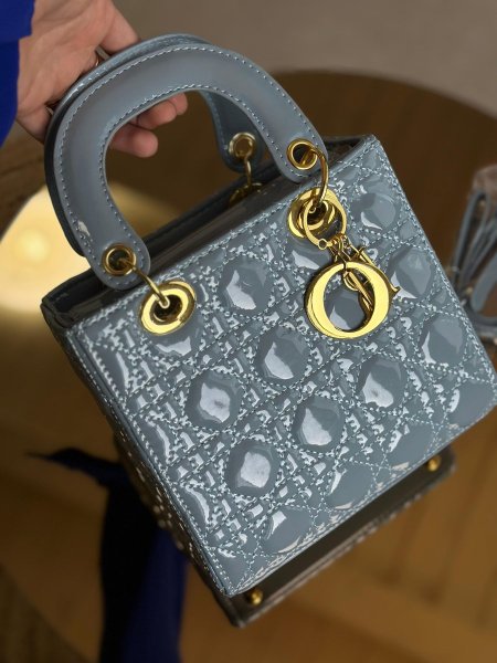 شنتة بديل ديور لميع الوووووونن