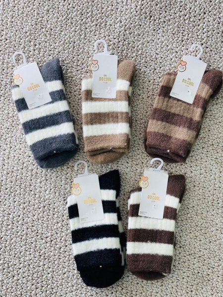 جرابين مخططة