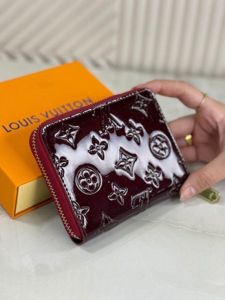 جزدان برقندي من LV بيسطلل🔥 لميع🔥