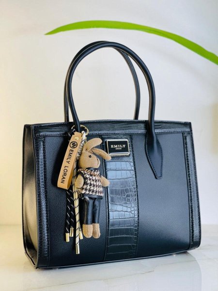 شنتة فخمة من ايميلي لوران - جودة رائعه من الشركة الام