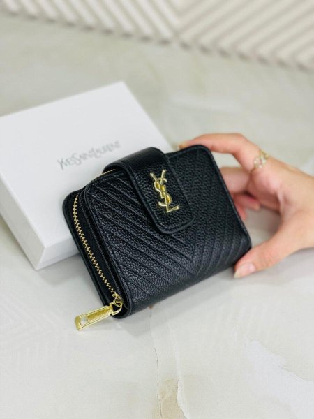 جزدان مميز من YSL